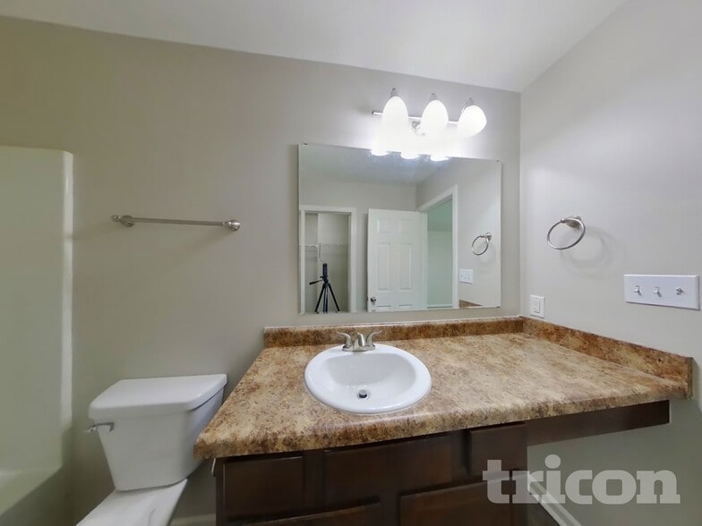 Building Photo - 2944 Mozart Way