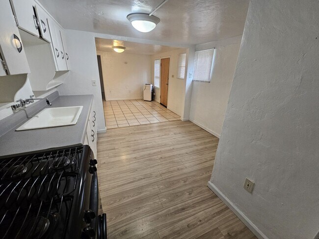 Building Photo - Apartment for Rent in Chico! 2 Bedroom 1 Bathroom + Bonus Room