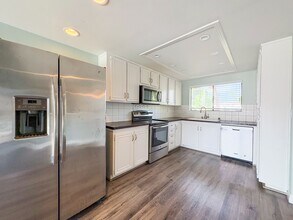 Building Photo - Great 1B/1.5BA + Den in Carlsbad!