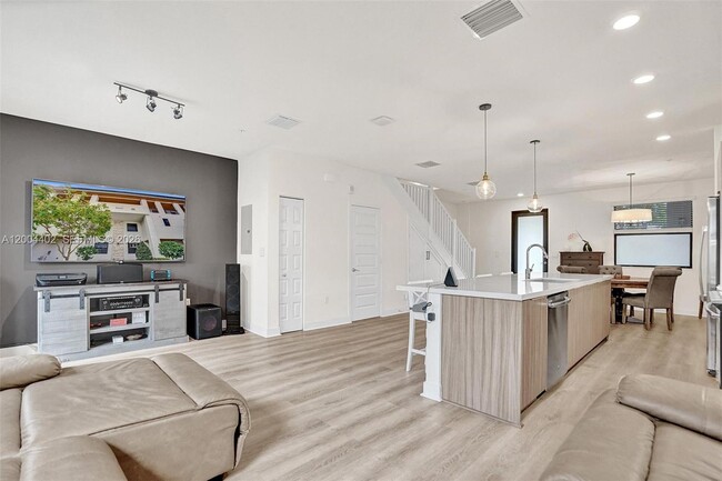 Building Photo - 10437 NW 82nd St