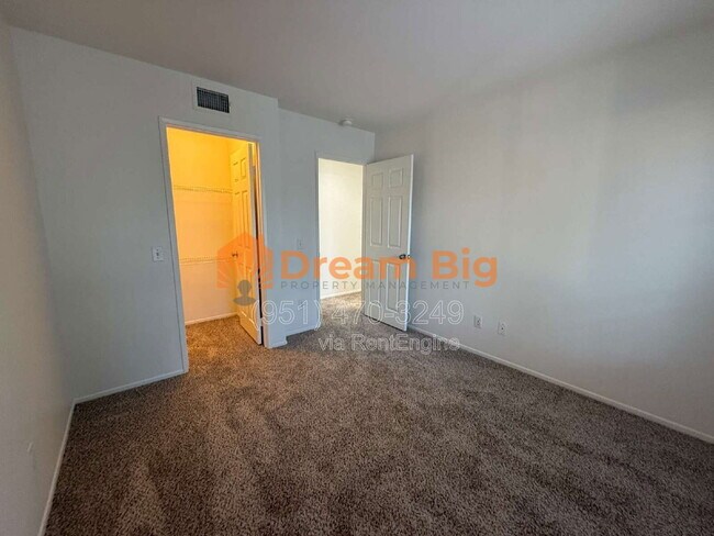 Building Photo - 1585 Stoneykirk Dr