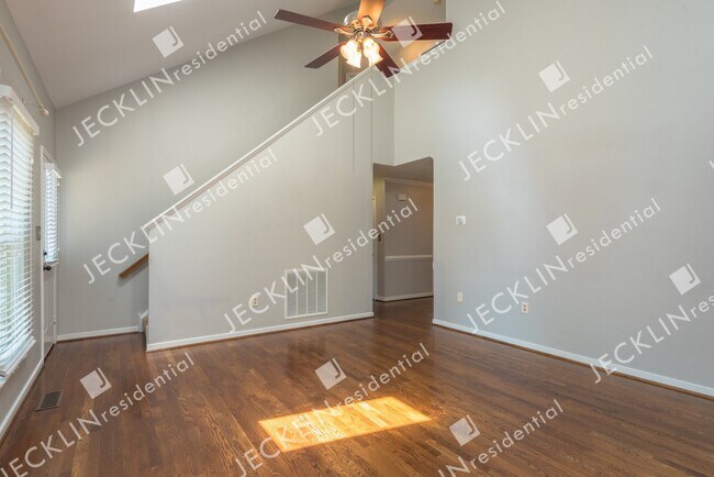 Building Photo - 2329 Horsley Dr