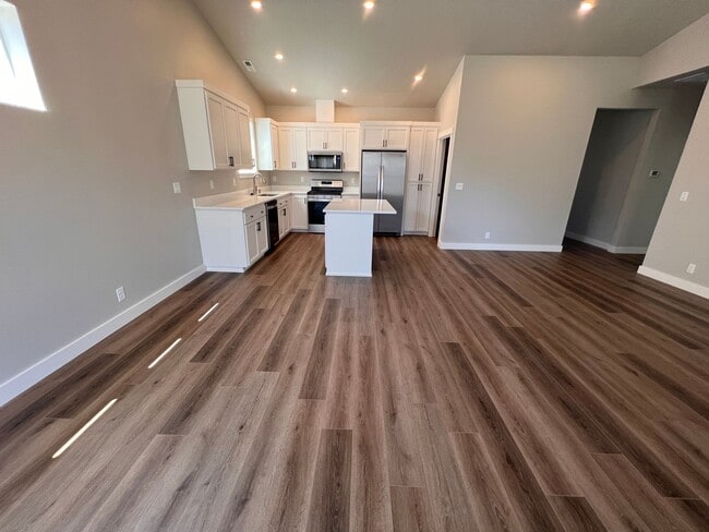 Building Photo - Brand new 3 bedroom home In South Springfi...