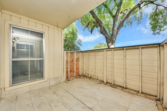 Building Photo - 250 El Dorado Blvd