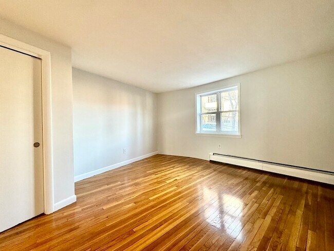 Building Photo - 16 Vinal St