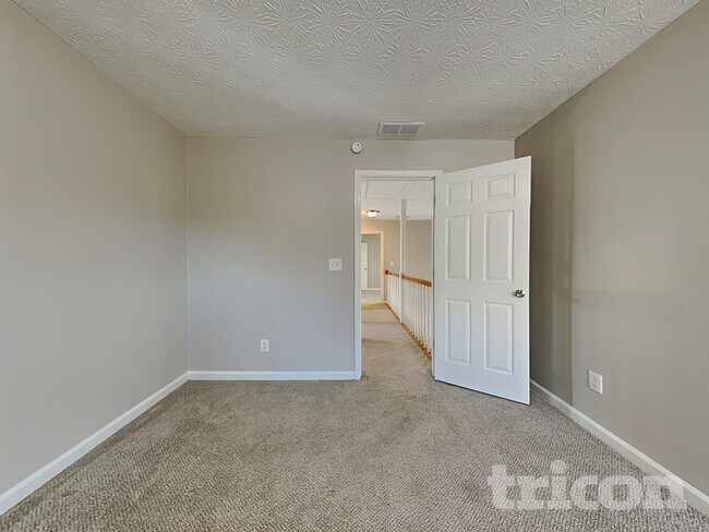 Building Photo - 25 Bermuda Cir