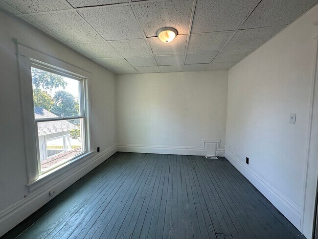 Building Photo - 106 Battle Creek Ave