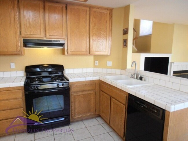 Building Photo - Spacious 3 Bed 2.5 Bath 1,959 Sq. Ft. Antelope Home