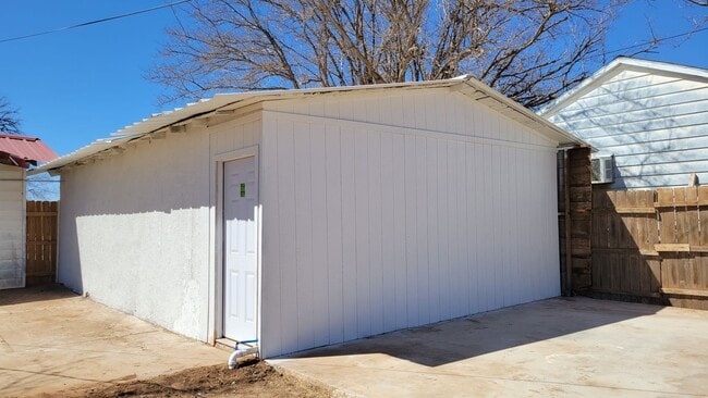 Building Photo - Totally Updated 3/1/2 A MUST SEE! Available July 2026