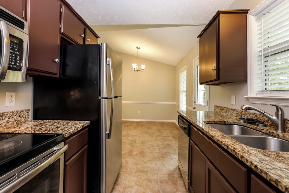 Building Photo - 425 Jonesboro Ct