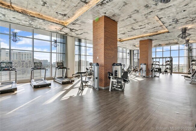 Building Photo - 4010 S Ocean Dr