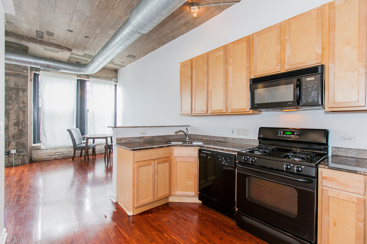 Building Photo - 1111 W 14th Pl