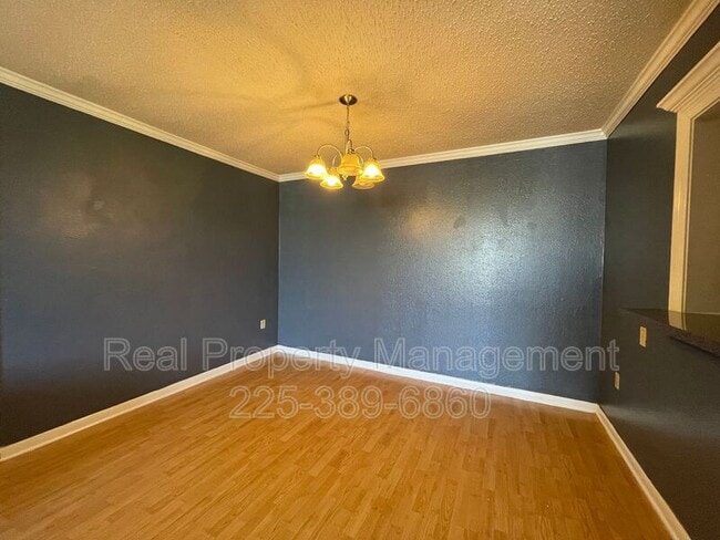 Building Photo - 3101 Highland Rd