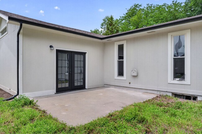 Building Photo - Italian Estates Property Management