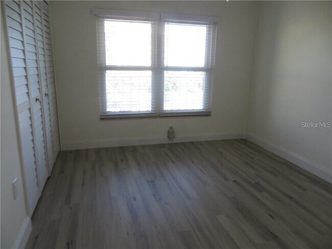 Building Photo - 121 Island Way