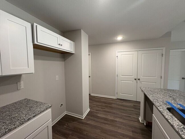 Building Photo - Charming 4-Bedroom Home with Spacious Livi...
