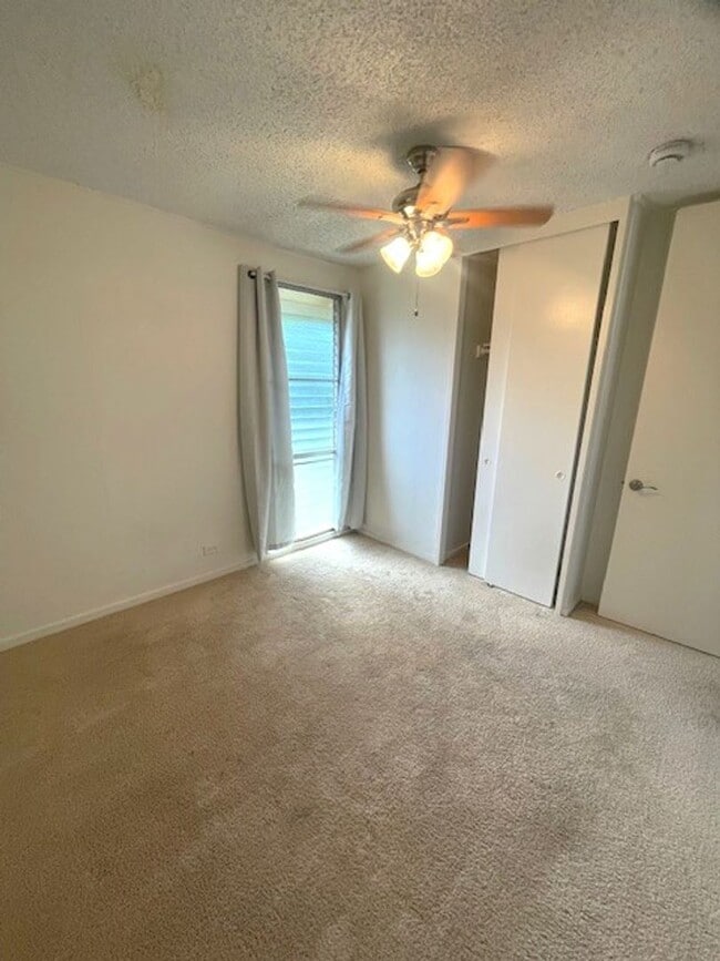 Building Photo - 4 bed/ 2 bath Townhome in Makakilo, Utilit...