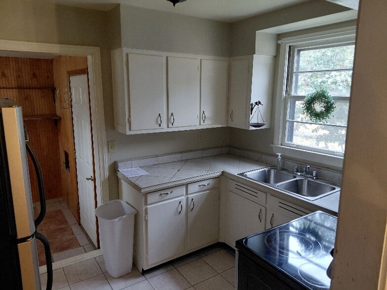 Building Photo - 708 Glenwood Rd