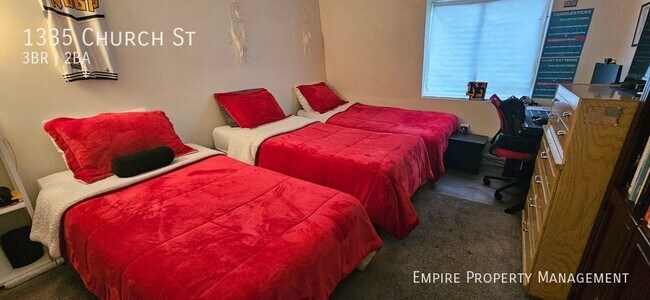 Building Photo - 3 Bedroom/1.5 Bathroom Town House in Fount...