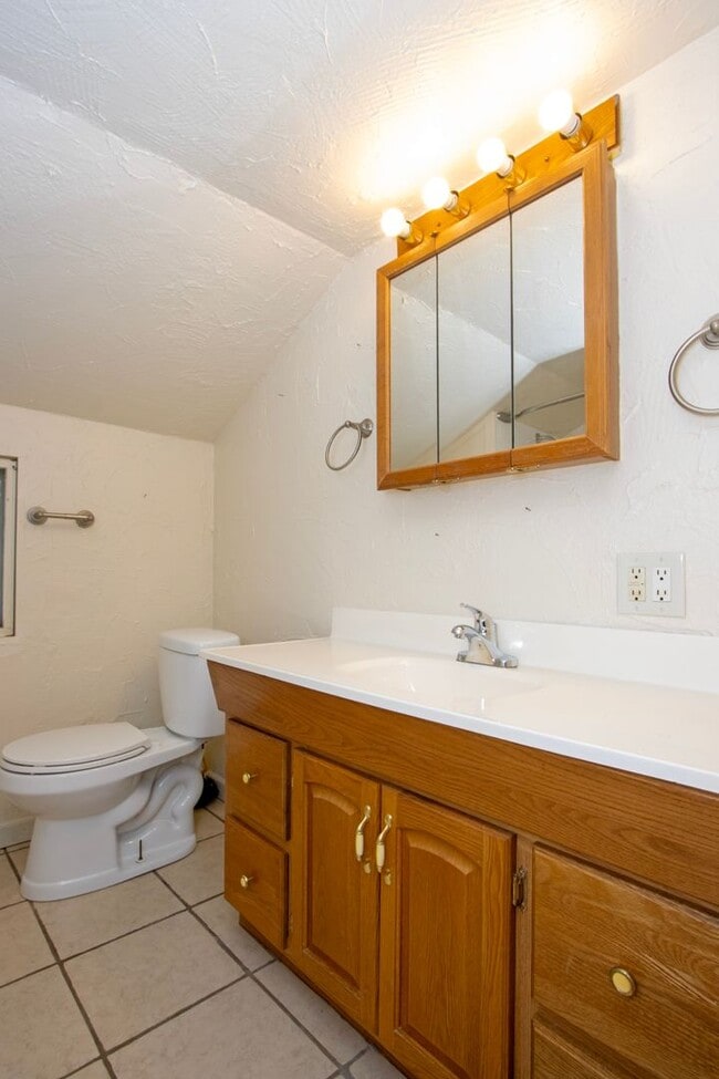 Building Photo - Two bedroom single-family home