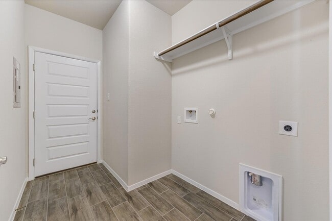 Building Photo - 201 Spiny Lizard Ln