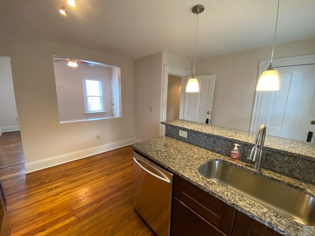 Building Photo - Kerr St 694-696 GW2