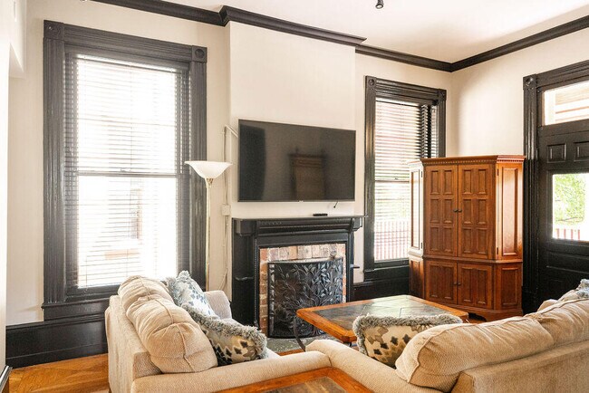 Building Photo - 275 S Limestone