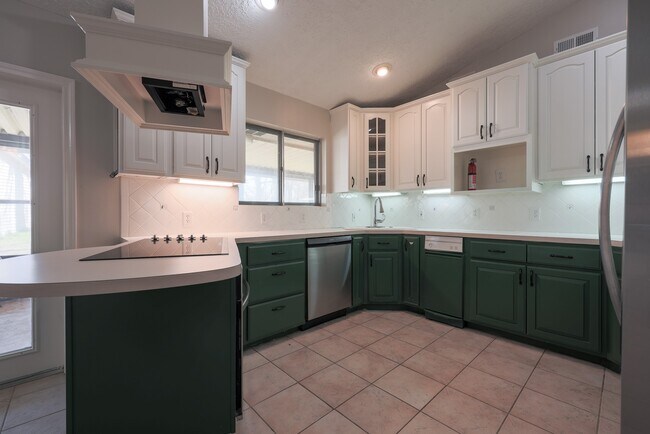 Building Photo - 20427 Lakeside Dr