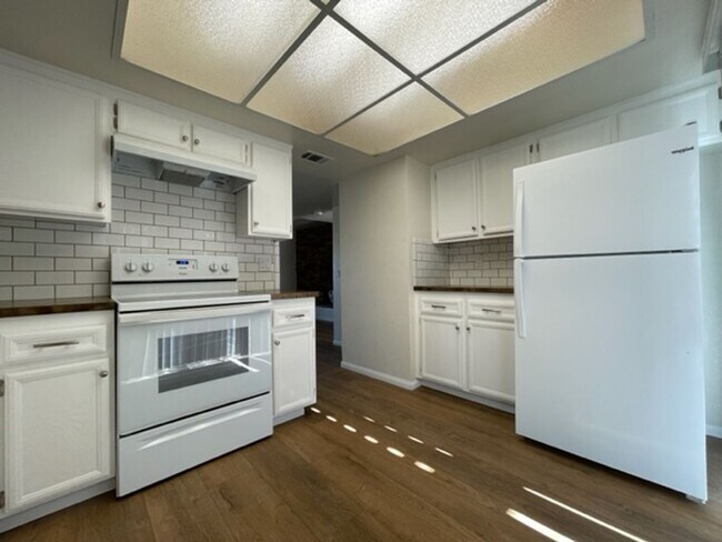 Building Photo - 331 Stone Edge Ct