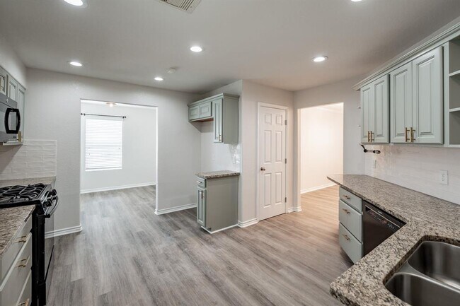Building Photo - 9917 Kingfisher Dr