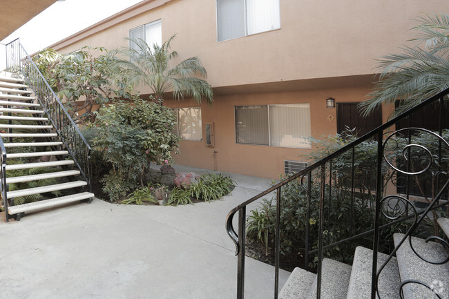 Building Photo - Villa Del Sol Apartments