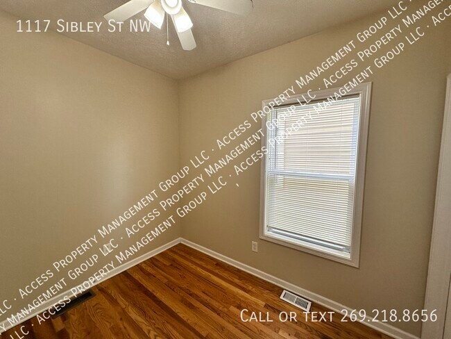 Building Photo - 1117 Sibley St NW