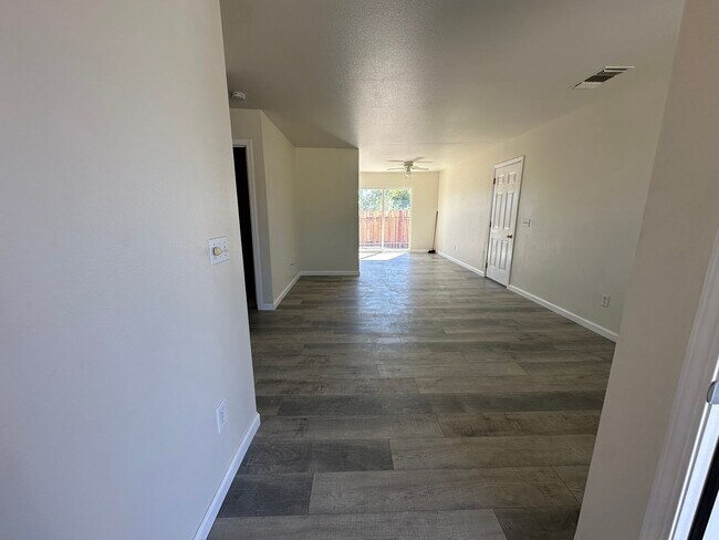 Building Photo - 61859 Desert Air Rd