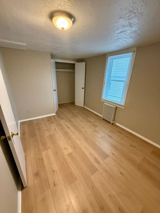 Building Photo - Anderson