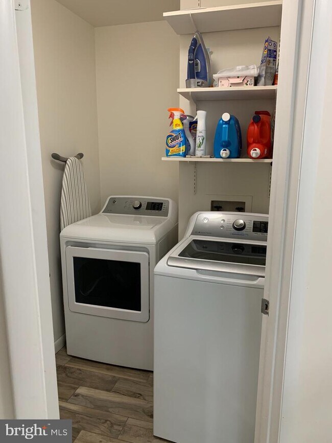 Building Photo - 15524 Royal Crescent Ct