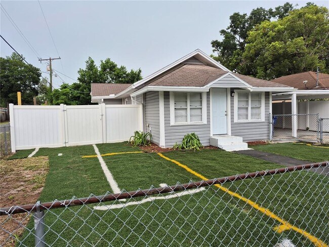 Building Photo - 1402 E Bougainvillea Ave
