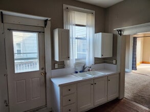 Building Photo - Large 1 Bedroom Downtown Nashua
