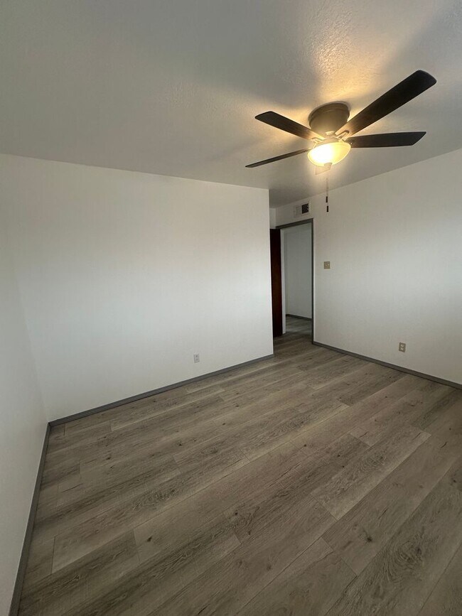Building Photo - Welcome to this charming 3-bedroom, 2-bathroom home located in Albuquerque, NM