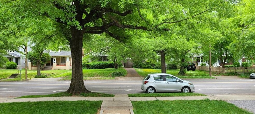 Building Photo - 1921 18th Ave S