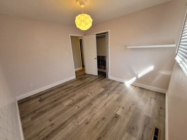 Building Photo - Gorgeous 4 Bedroom Home for Rent on Buckho...