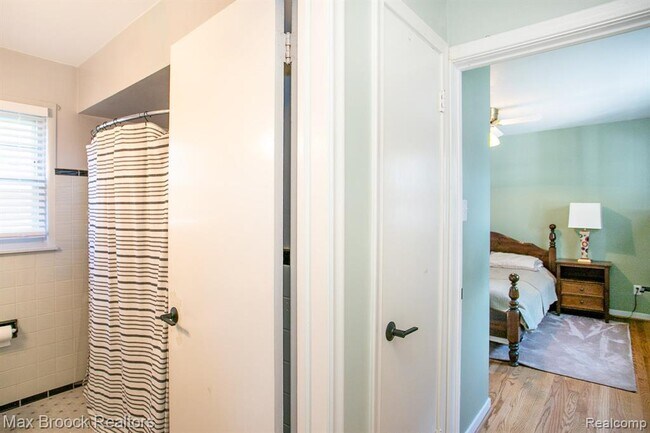 Building Photo - 4163 Amherst Rd