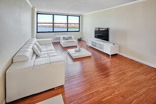 Building Photo - 7002 Boulevard E