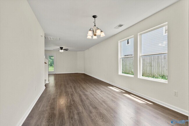 Building Photo - 223 Dormont Dr NE