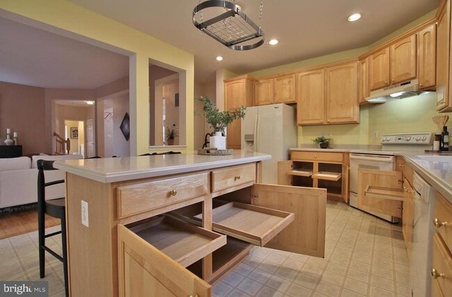 Building Photo - 15417 Duckling Pl