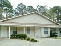 Building Photo - 2 bedroom 1 bath apartment. Living has vau...