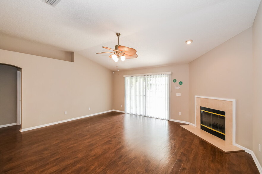 Building Photo - 14011 Crestwick Dr W