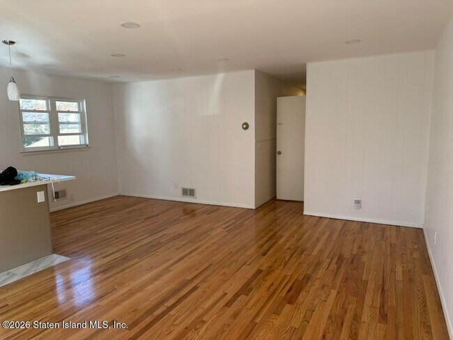 Building Photo - 221 Midland Ave