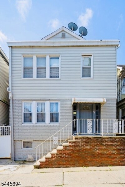 Building Photo - 98 Bergen Ave