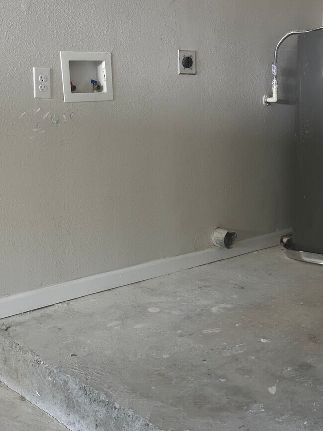 Building Photo - 3 Bedroom with extra Office Space AVAILABL...