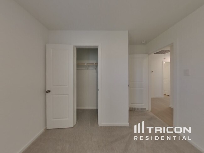 Building Photo - 3009 fantasy Terrace Dr
